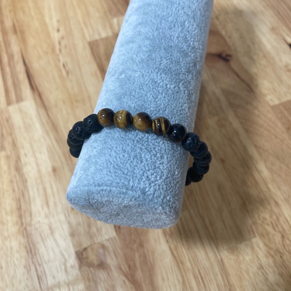 Lava rock diffuser bracelet with tigers eye beads - Picture 5 of 6